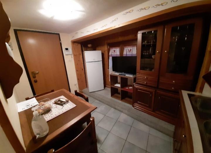 Casa Chiara Apartment นุส ภายนอก รูปภาพ